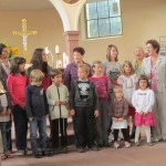 die Kindergottesdienstkinder prästentieren das Projekt Diakonie